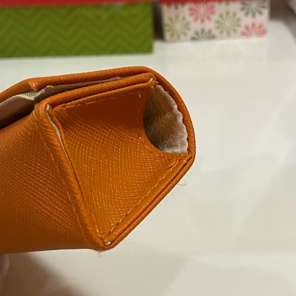 Torry Burch multi purpose case new - Picture 5 of 15